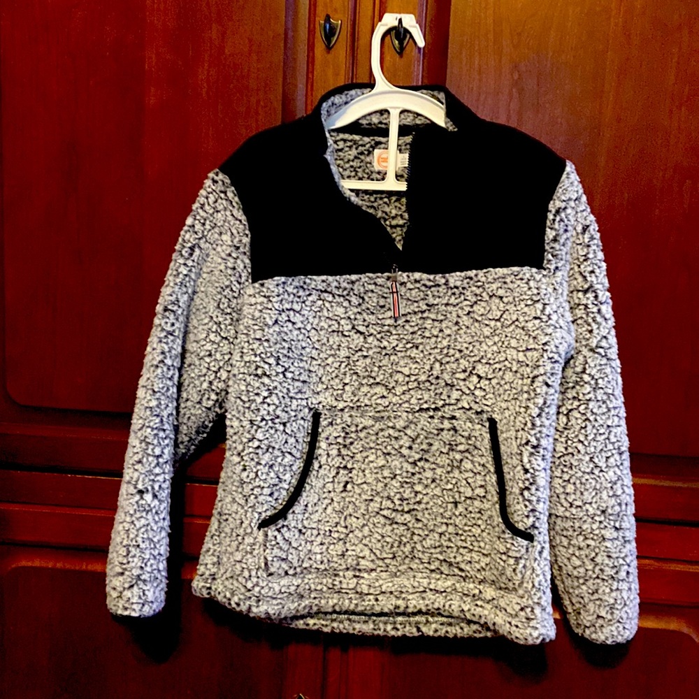 Boys grey/black Sherpa never worn. Size Large 10/12